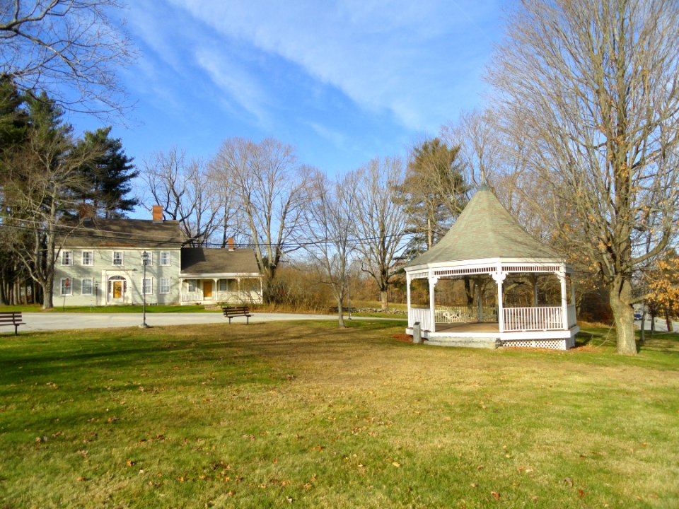 Old Town Common - Douglas, Massachusetts - DSC02708