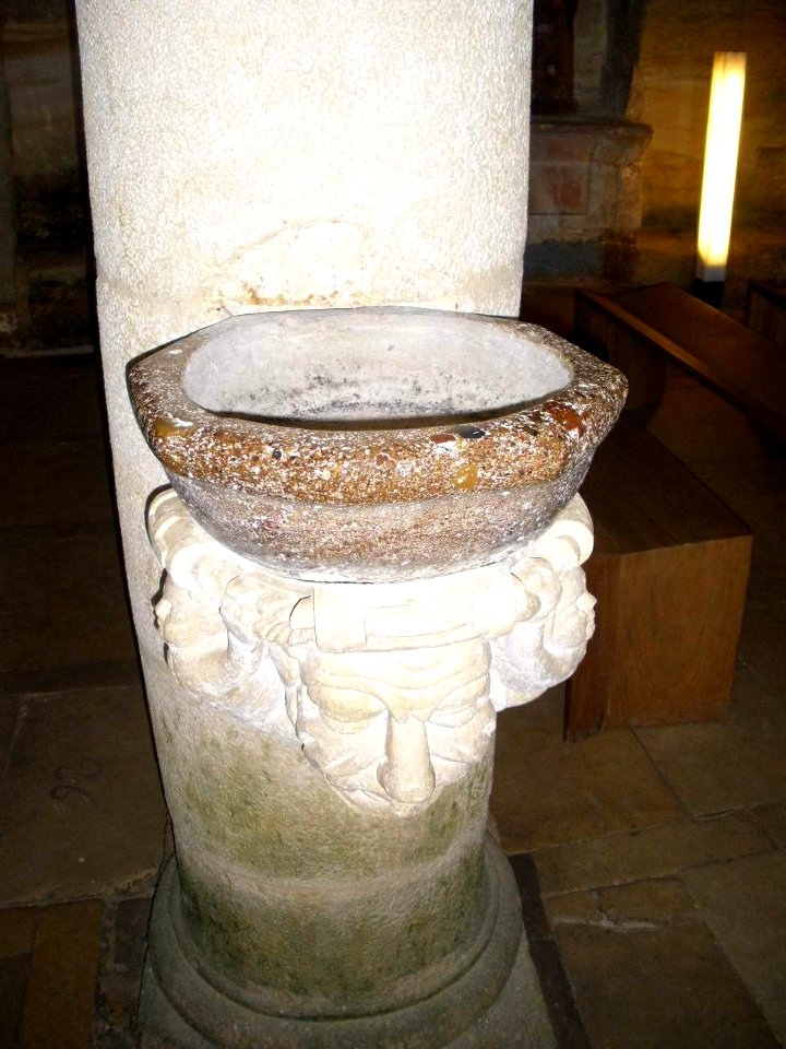 Olleros de Pisuerga - Ermita rupestre de San Justo y San Pastor, interior 04
