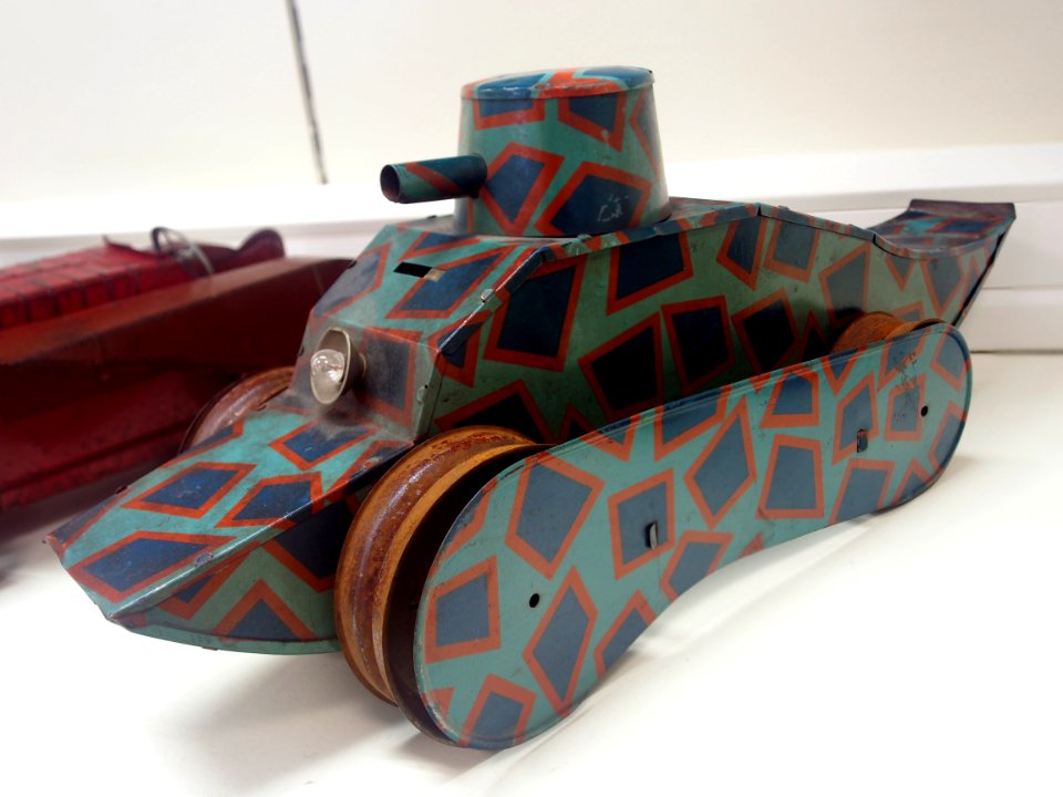 Old WWI tin toy tank, photo 3