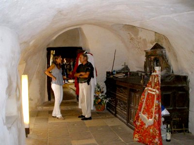 Olleros de Pisuerga - Ermita rupestre de San Justo y San Pastor, interior 05