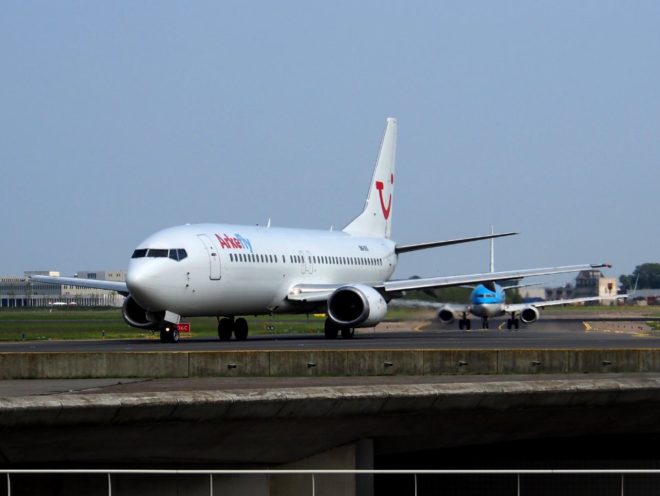 OM-DEX ArkeFly Boeing 737-46J - cn 28867 pic1