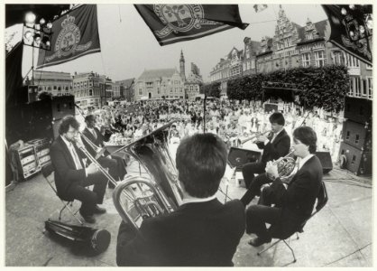 Optreden van het Haarlems Koper Kwartet tijdens de Manifestatie Haarlem Open Stad. NL-HlmNHA 54015365br26442K