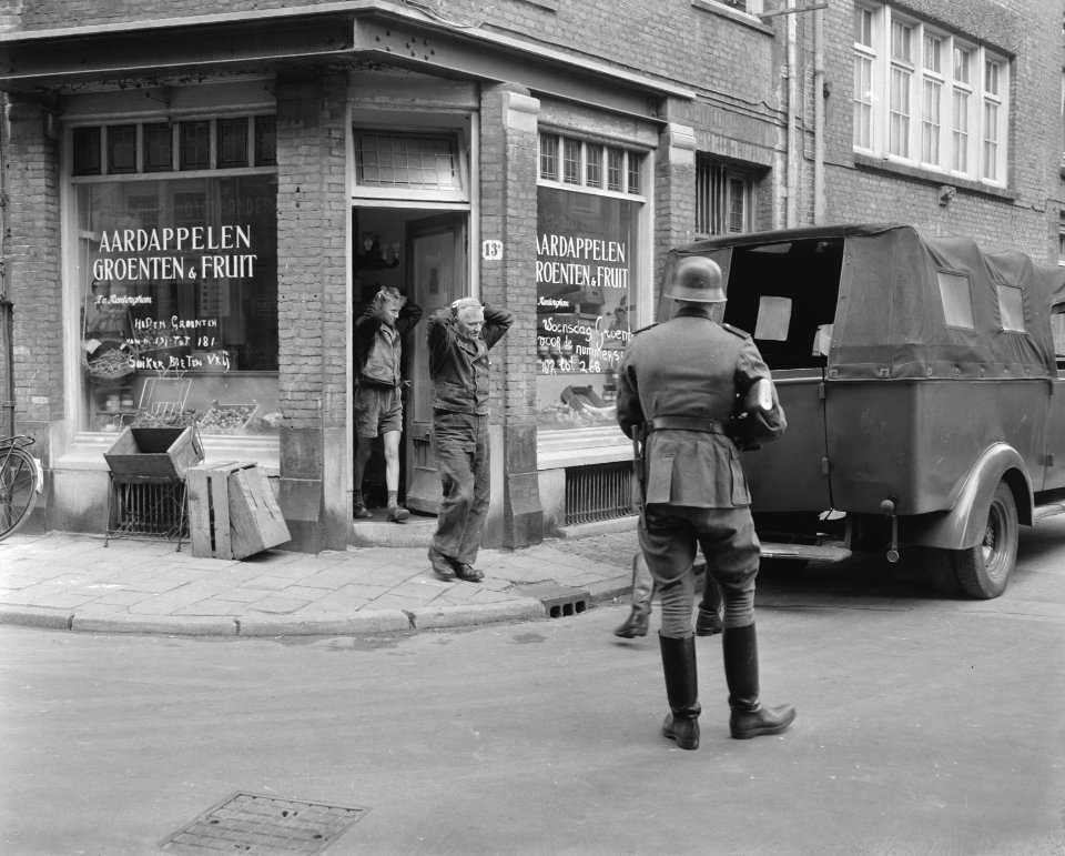 Opnamen voor de Anne Frankfilm in de Staalstraat te Amsterdam, Bestanddeelnr 909-7464