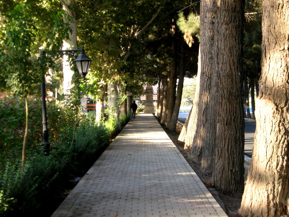 Omar Khayyam boulevard barier sidewalk - Nishapur 04