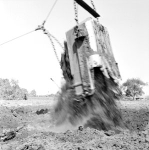 Ontginning, grondbewerking, egaliseren, bezanden, draglines, waterregge, Bestanddeelnr 159-0414