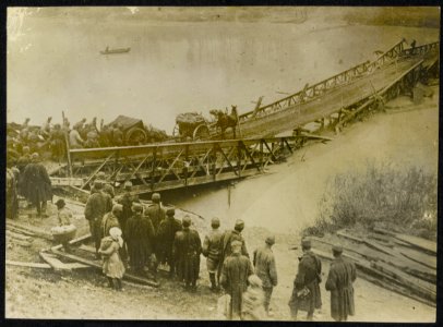 Oostenrijks-Hongaarse troepen trekken over de Tagliamento., Bestanddeelnr 158-1621