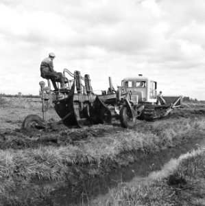 Ontginning, grondbewerking, egaliseren, bezanden, ruilverkavelingen, diepploegen, Bestanddeelnr 159-0446