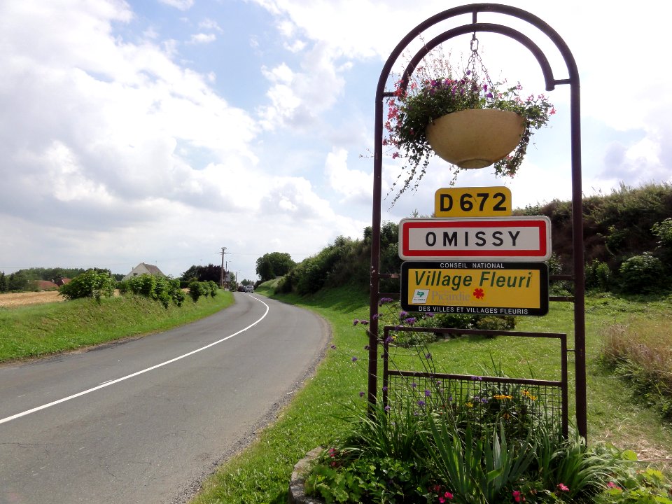 Omissy (Aisne) city limit sign