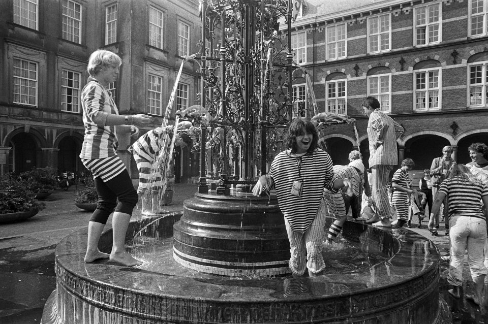 Ontgroening van eerstejaarsstudenten van de Haagse Sportacademie op het Binnen, Bestanddeelnr 931-6556