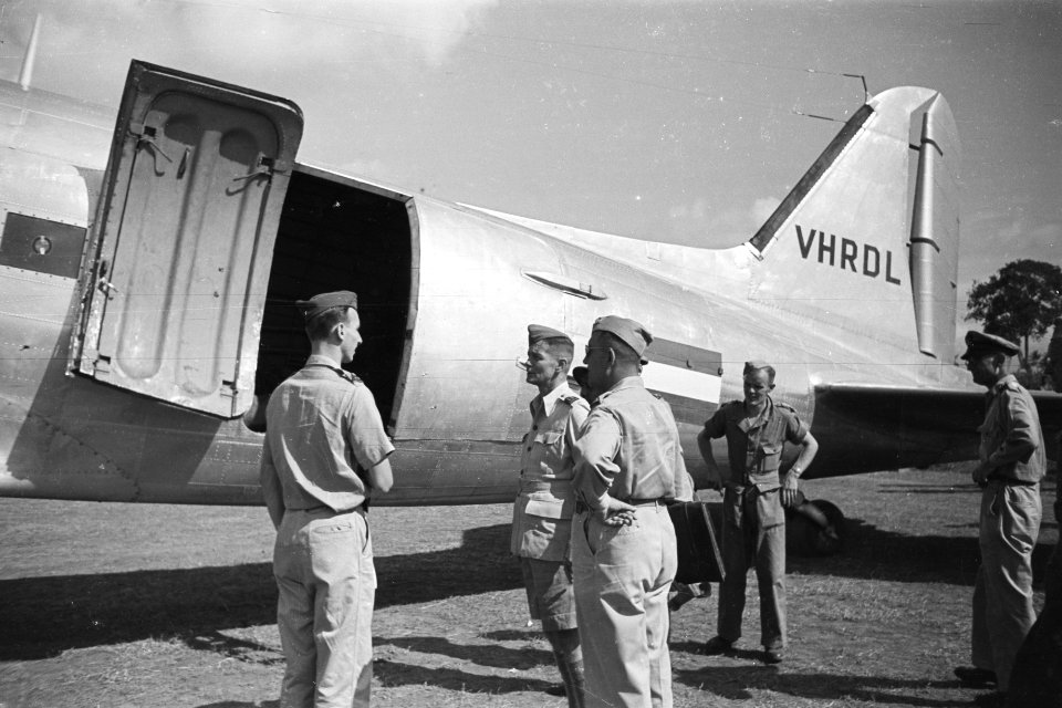 Op 15 aug. bracht de Chef-Staf Generaal Buurman van Vreeden een bezoek aan de V-, Bestanddeelnr 336-3-2