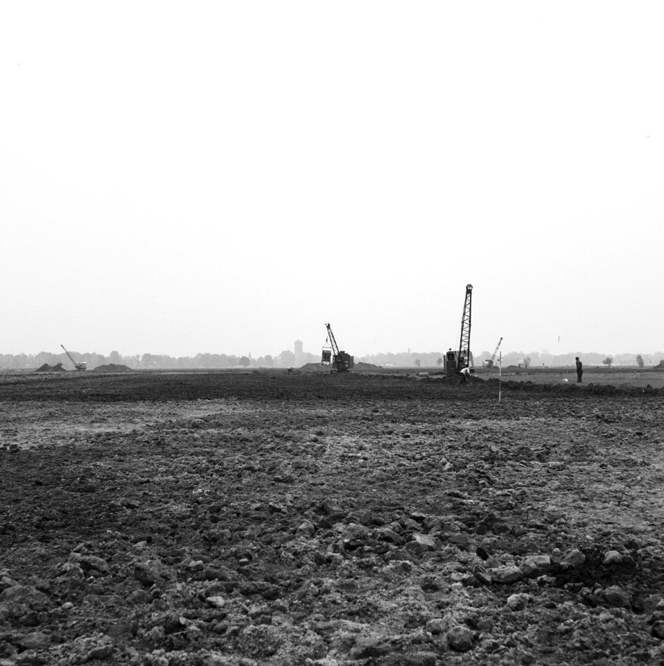Ontginning, grondbewerking, egaliseren, bezanden, ruilverkavelingen, draglines, , Bestanddeelnr 159-0659