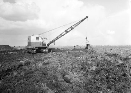 Ontginning, grondbewerking, egaliseren, bezanden, draglines, Bestanddeelnr 159-0304