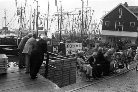 Op het spandoek Open water ook voor later, Bestanddeelnr 930-4301