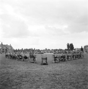 Op het voetbalterrein van De Volewijckers aan het Mosveld werden 14 invalidenwa…, Bestanddeelnr 901-9055