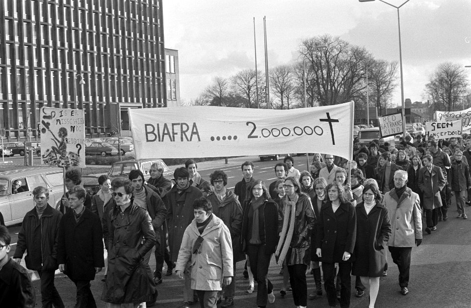 Ongeveer 10.000 kinderen van scholen uit het gehele land demonstreerden in Den H, Bestanddeelnr 922-9928