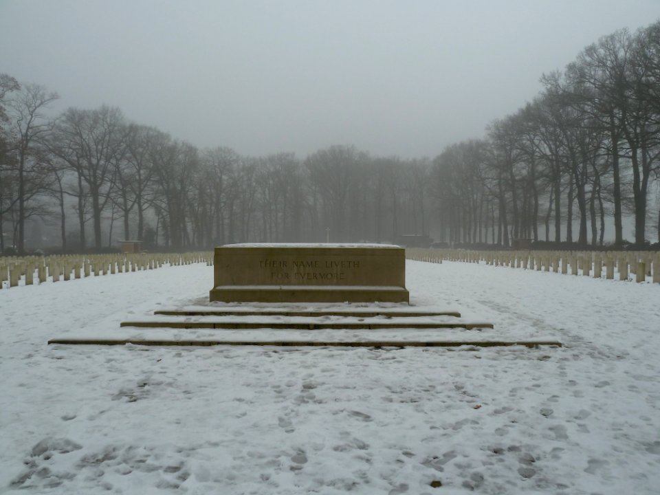 Oosterbeek-Airborne War Cemetery (2)