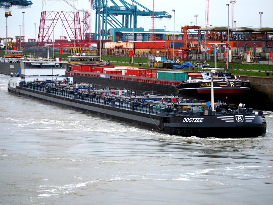 Oostzee (ship, 2010), ENI 06105206, Port of Antwerp pic2