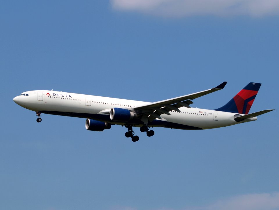 N817NW Delta Air Lines Airbus A330-323X - cn 843 pic2