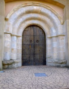 Mutilva Alta (Valle de Aranguren) - Iglesia de San Saturnino 3