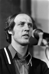 Muziek, grammofoonplaten, prijzen, cabaretiers, zangers, portretten, Herman van , Bestanddeelnr 929-0713