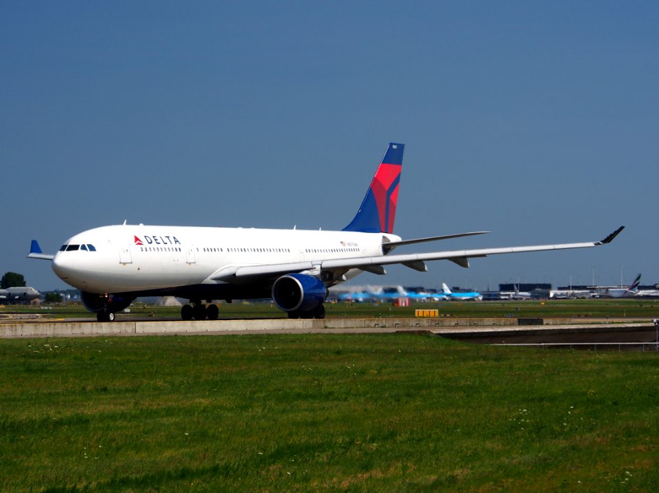 N857NW Delta Air Lines Airbus A330-223 - cn 633, taxiing 21july2013 pic-001