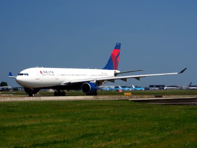 N857NW Delta Air Lines Airbus A330-223 - cn 633, taxiing 21july2013 pic-001