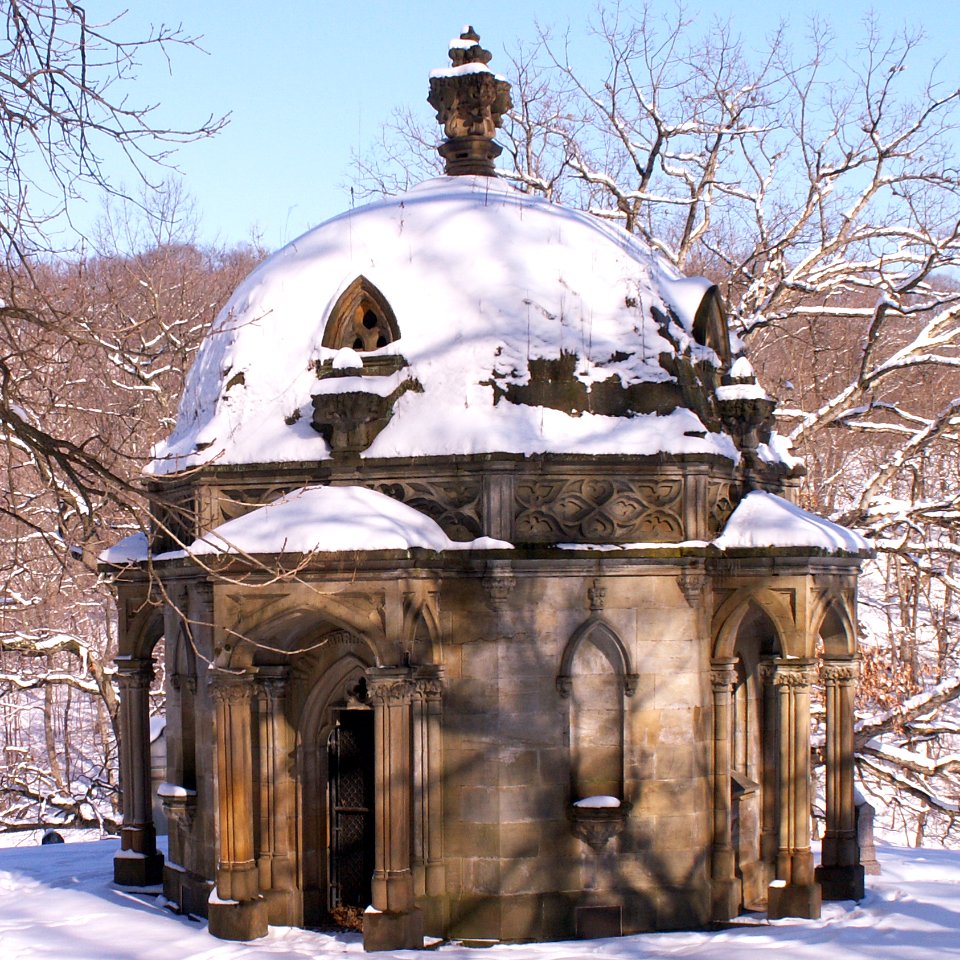 Moorhead mausoleum, Allegheny Cemetery, 2015-01-28, 01