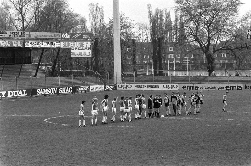 NAC tegen Feijenoord, verder gespeeld zonder publiek beide elftallen opgesteld , Bestanddeelnr 930-7882