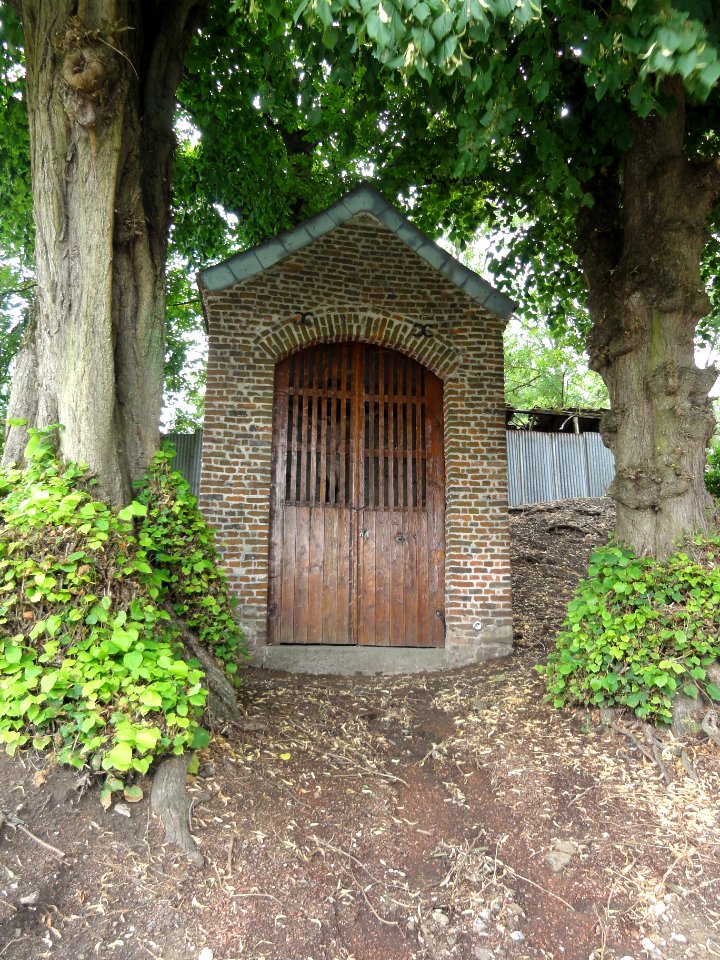 Monchaux-sur-Écaillon (Nord, Fr) chapelle B, sortie nord