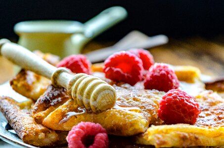 Snack honey raspberries