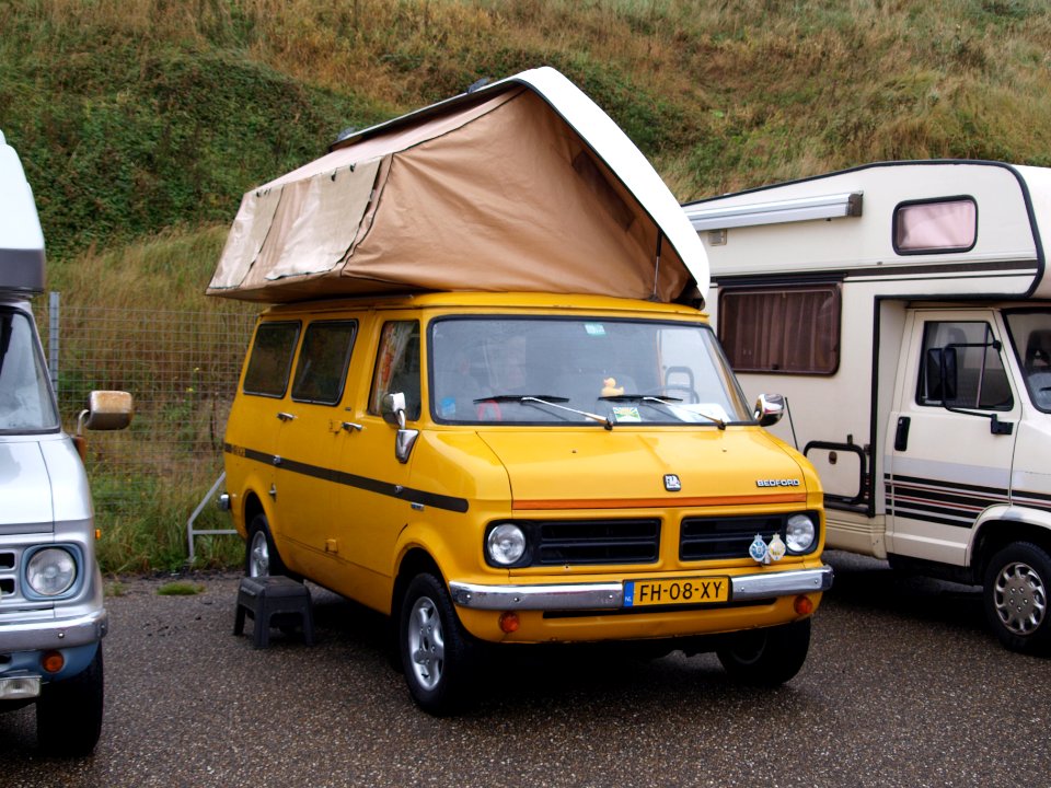 Nationale oldtimerdag Zandvoort 2010, 1979 BEDFORD CF 250 KAMPEERAUTO, FH-08-XY