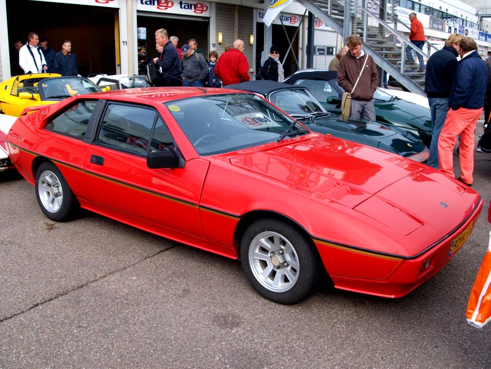 Nationale oldtimerdag Zandvoort 2010, 1984 LOTUS ECLAT EXCEL, 92-HL-BD pic2