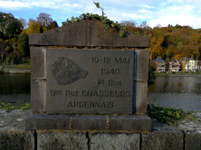 Monument aux Chasseurs ardennais au pont d'Yvoir
