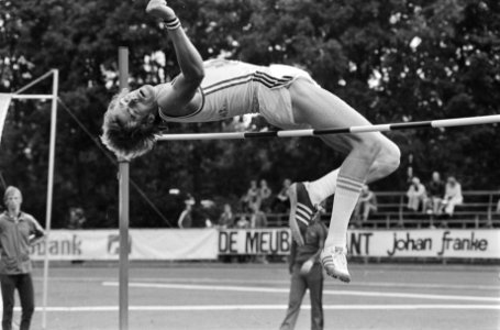 Nationale atletiekkampioenschappen Groningen Ruud Wielart tijdens mislukte pogi, Bestanddeelnr 929-8445