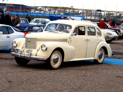 Nationale oldtimerdag Zandvoort 2010, 1950 OPEL KAPITAN pic3