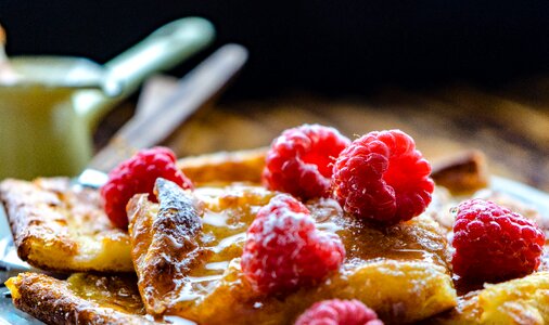 Snack honey raspberries