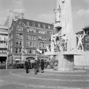 Nationale herdenking op de Dam, kranslegging, Bestanddeelnr 916-3876