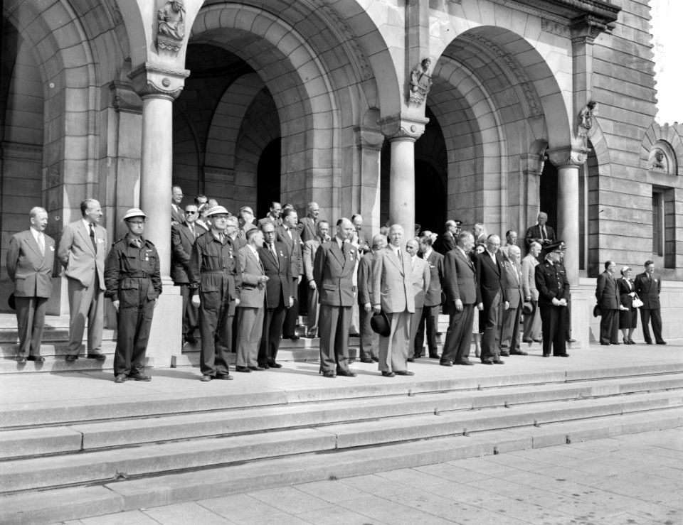 Nationale BB demonstratie te Rotterdam, defile stadhuis, Bestanddeelnr 907-2041