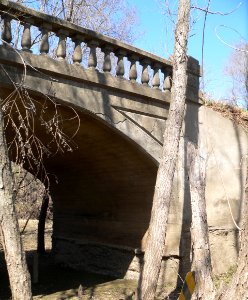 Nebraska City concrete arch bridge from below 1