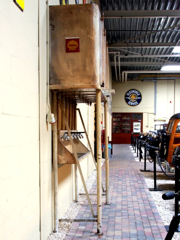 Oil dispenser unit pic1