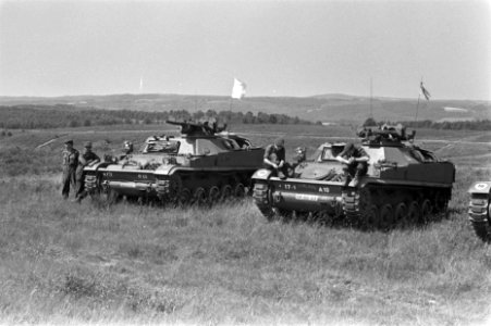 Nederlandse leger oefent in La Courtine, Frankrijk, Bestanddeelnr 923-7331