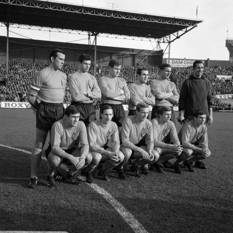 Nederlands elftal, boven Daan Schrijvers, Wim Suurbier, Rinus Israel, Bennie Mul, Bestanddeelnr 919-7615