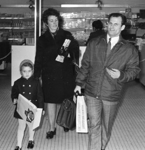 Ned.e schaatskernploeg vertrekt van Schiphol naar Hamar, Noorwegen Leen Pfromme, Bestanddeelnr 924-0766