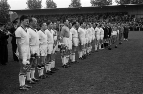 Nederland tegen Engeland Oud-Internationals te Groningen, het engelse en Nederla, Bestanddeelnr 915-2078