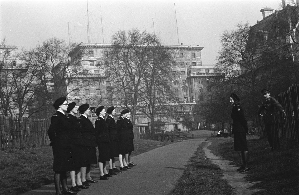 Netherland Women's Auxiliary Corps (Vrijwillig Vrouwen Hulpkorps VHK), Bestanddeelnr 935-3449