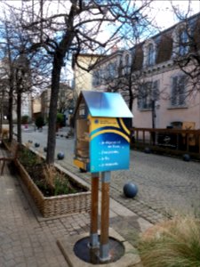 Neuville-sur-Saône - Place Ampère - Boîte à livres