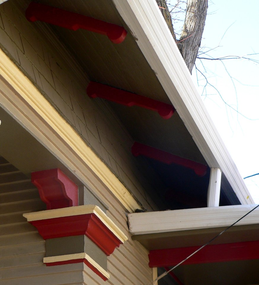 Newton maid cottage (Sioux City) E eaves 1