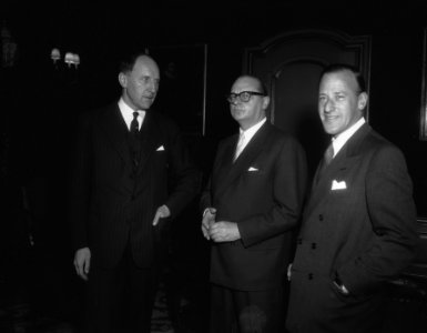 Nederlands Duitse besprekingen in Den Haag v.l.n.r. mr.J. M. A. H. .Luns , De …, Bestanddeelnr 909-6578