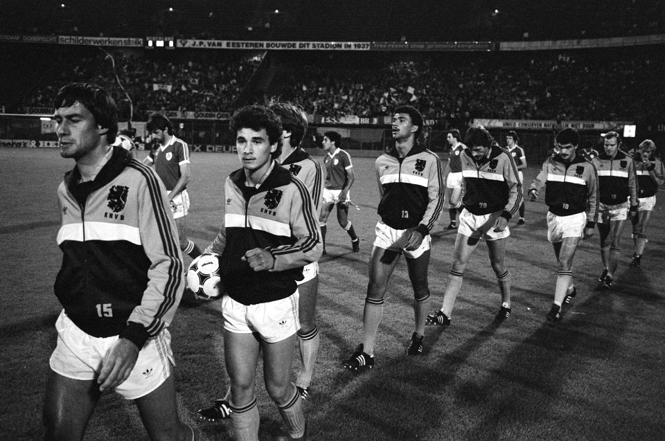 Nederlands elftal, Bestanddeelnr 932-3386