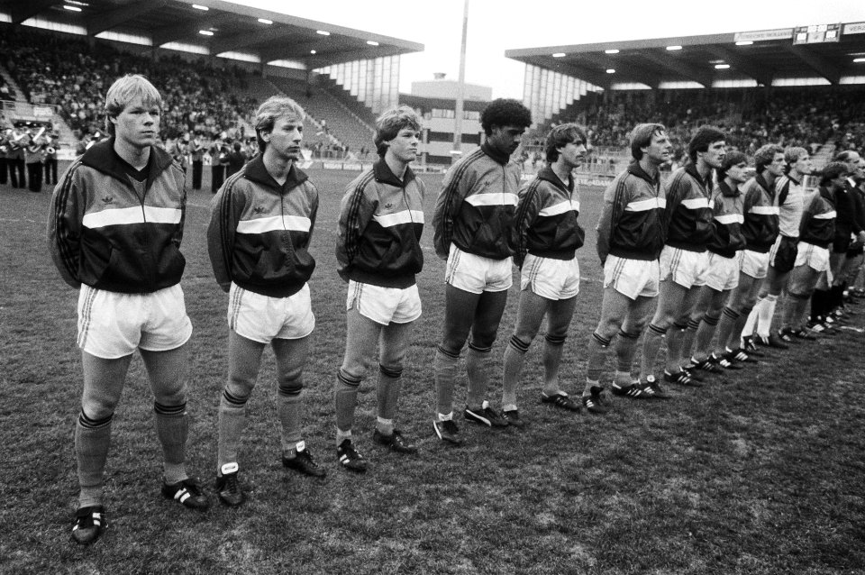 Nederlands elftal, Bestanddeelnr 932-5727